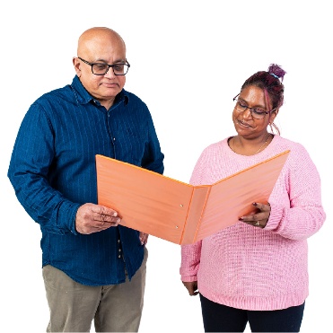 2 people reading a document.